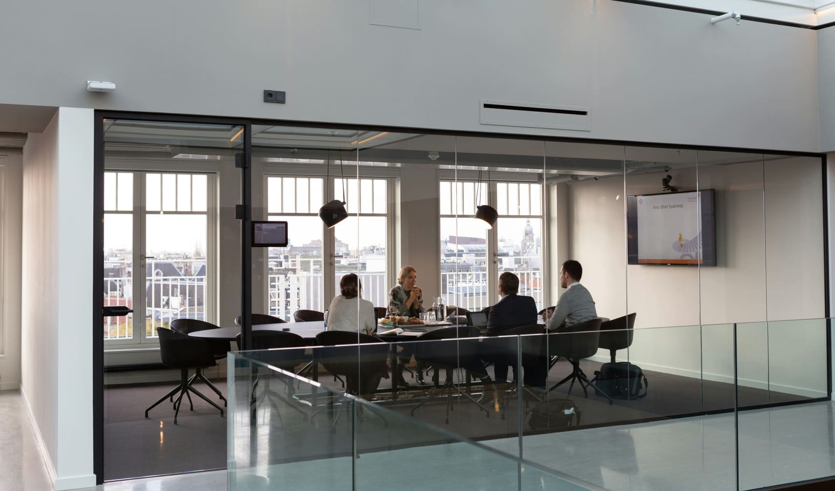 サポート中のスタッフ